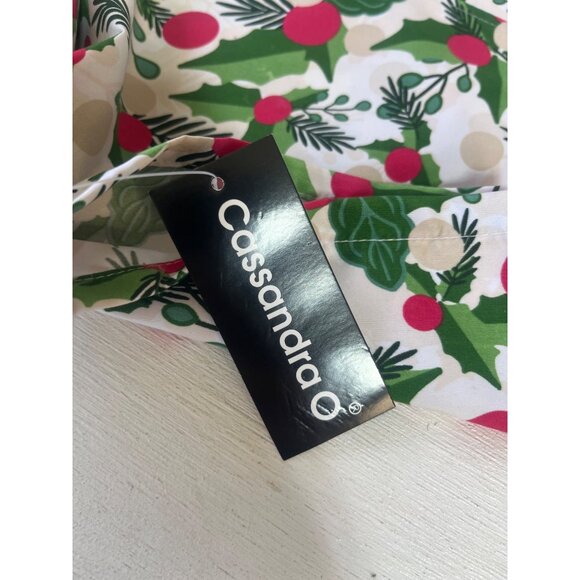 Cassandra O Holiday Print Scrub Top Shirt Womens Small Red Green New - Picture 8 of 9